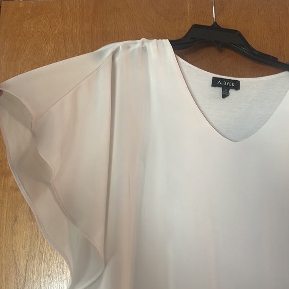 White, Flowy, Top! - Picture 3 of 3